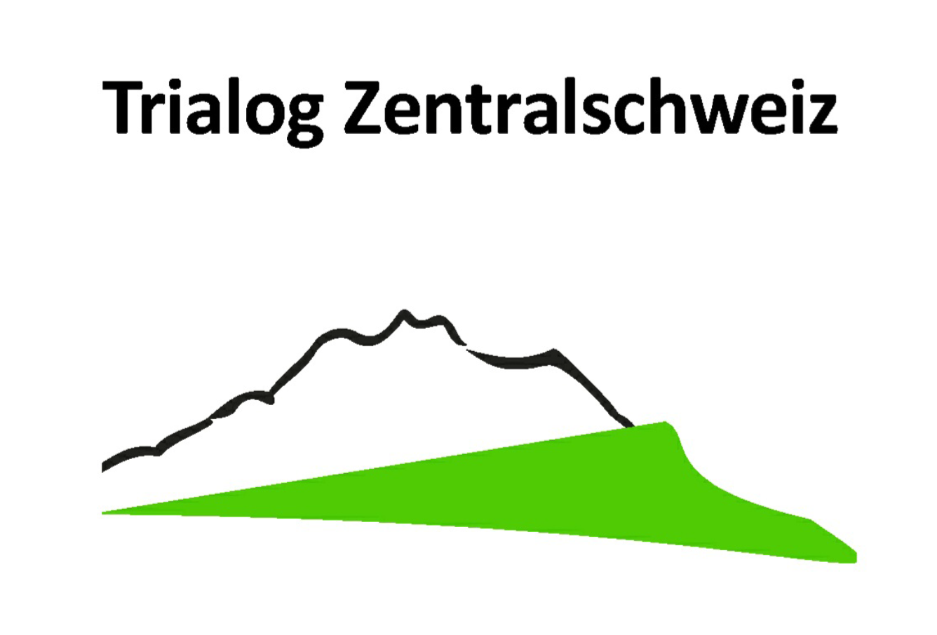 Eine SIlhouette eines BErges in der Bildmitte. Darünter in grün eine Anlehnung an Wald/Wiese. Am oberen Bildrand der Titel "Trialog Zentralschweiz".