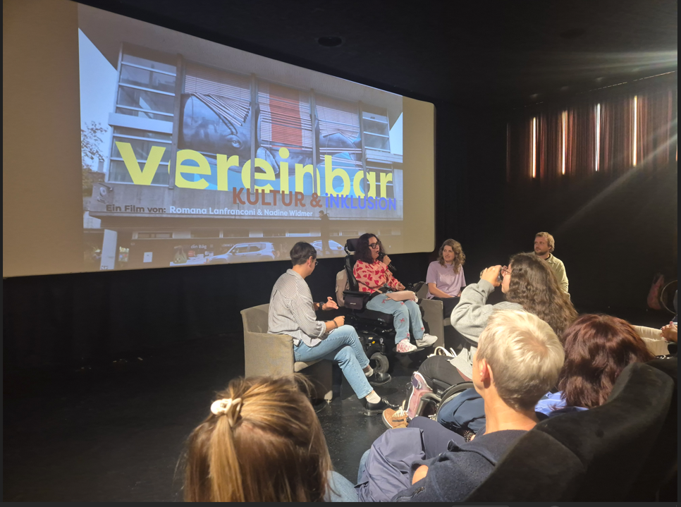 Podiumsdiskussion mit den Mitwirkenden des Dokumentarfilms «vereinbar» nach der Premiere im Stadtkino Luzern.