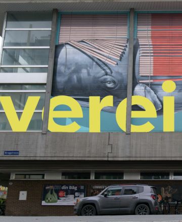 Aussenwand Neubad mit Schriftzug vereinbar (Titelbild des Films)