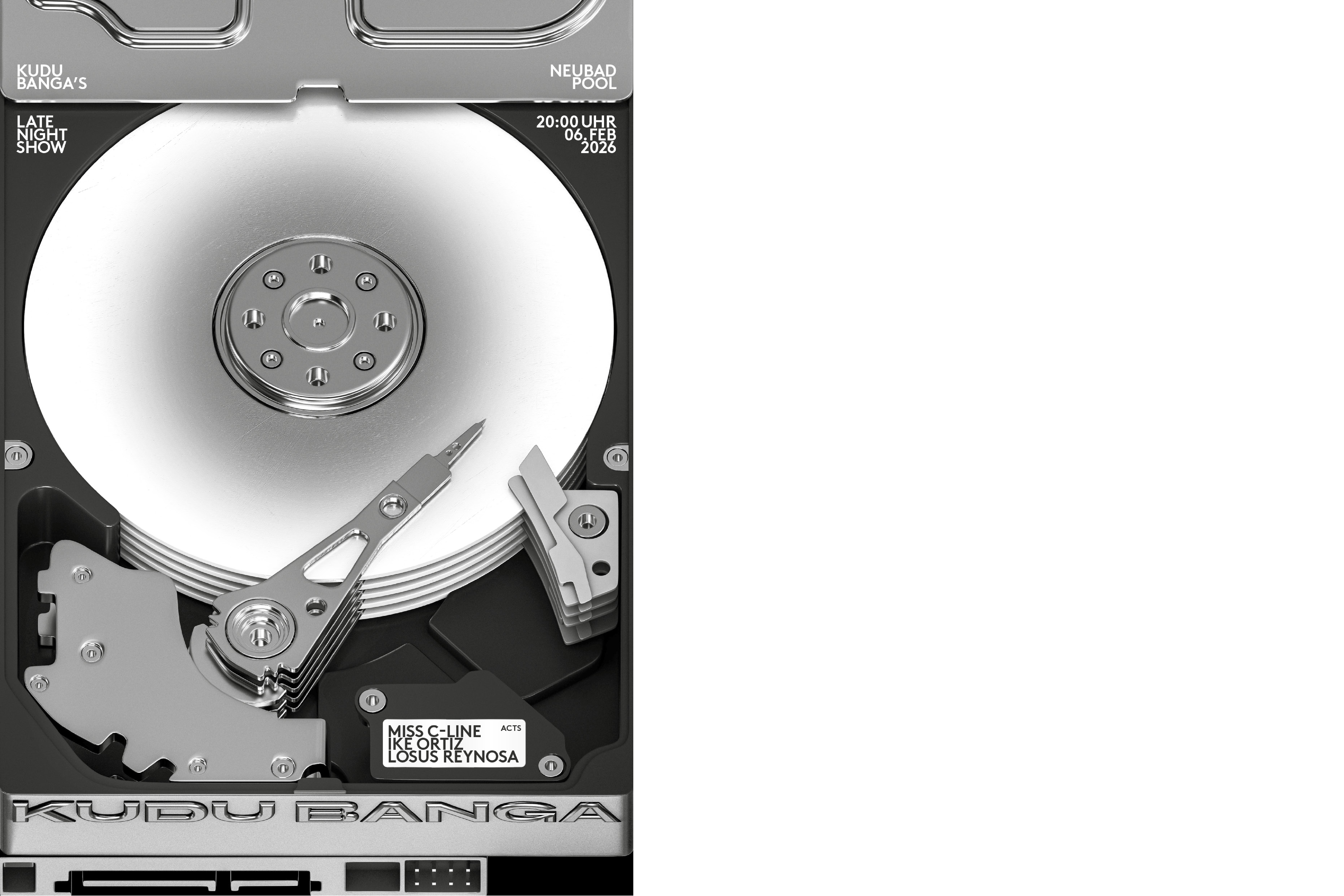 Ein Diskettenlaufwerk, auf dem der Schriftzug "Kudu Banga" steht