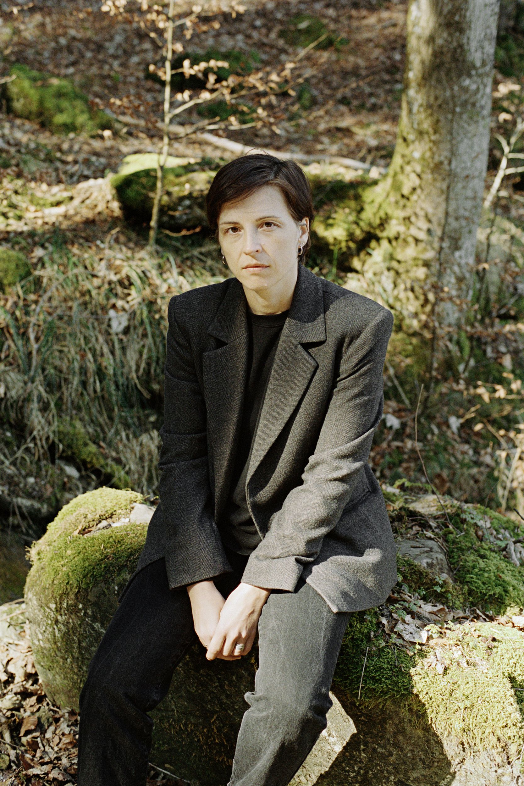 Werbefoto von der Künstlerin aufgenommen mitten in der Natur