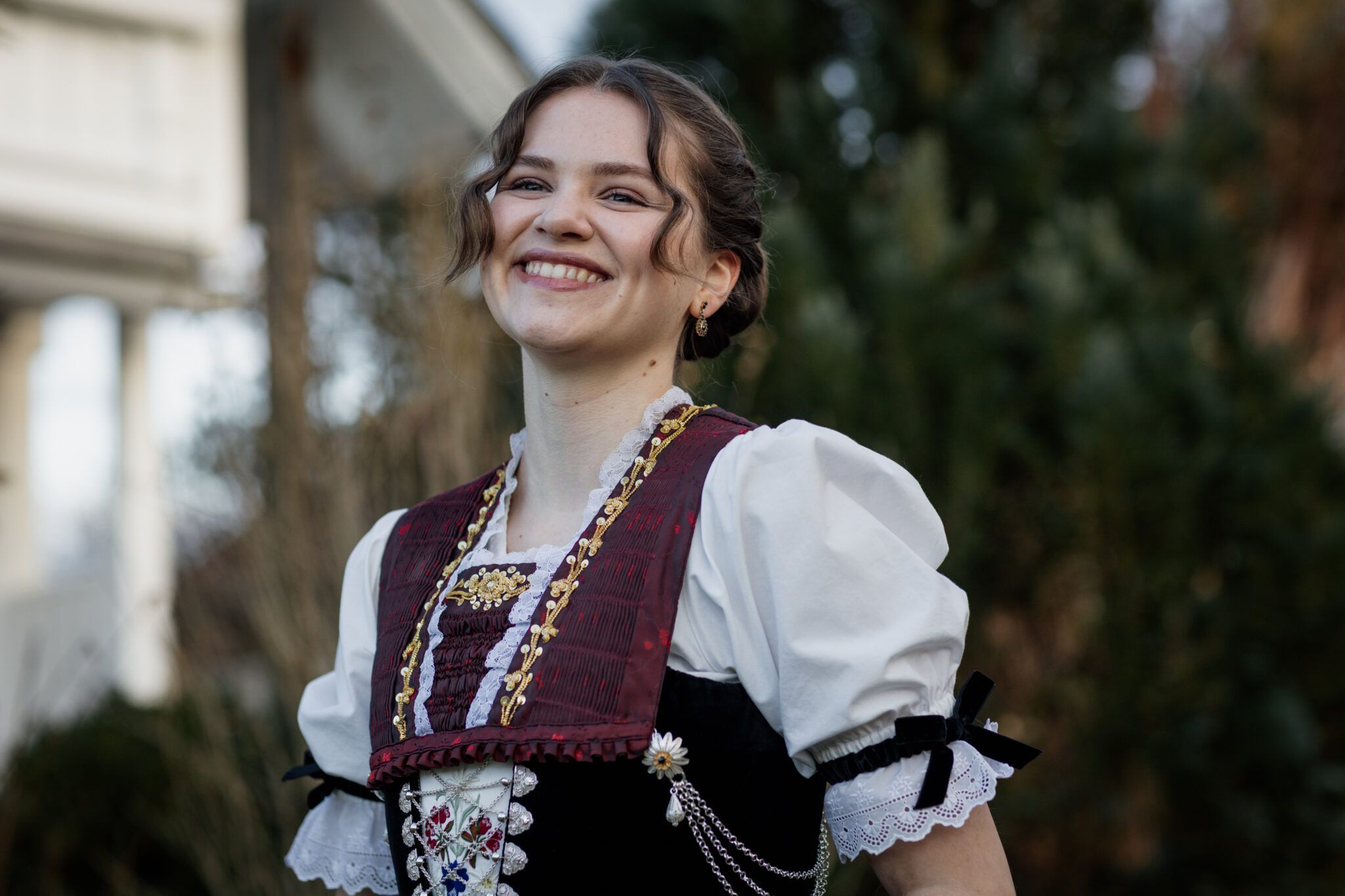 Porträt einer Frau in Tracht